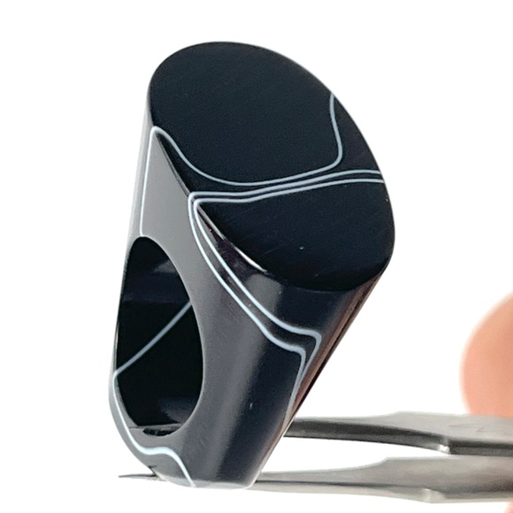 Vintage Size 5 Lucite Black Swirl Ring Oval Slanted Flat Top Geometric Mod - Picture 8 of 10